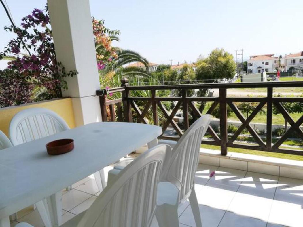 Melina Apartments Никити Екстериор снимка