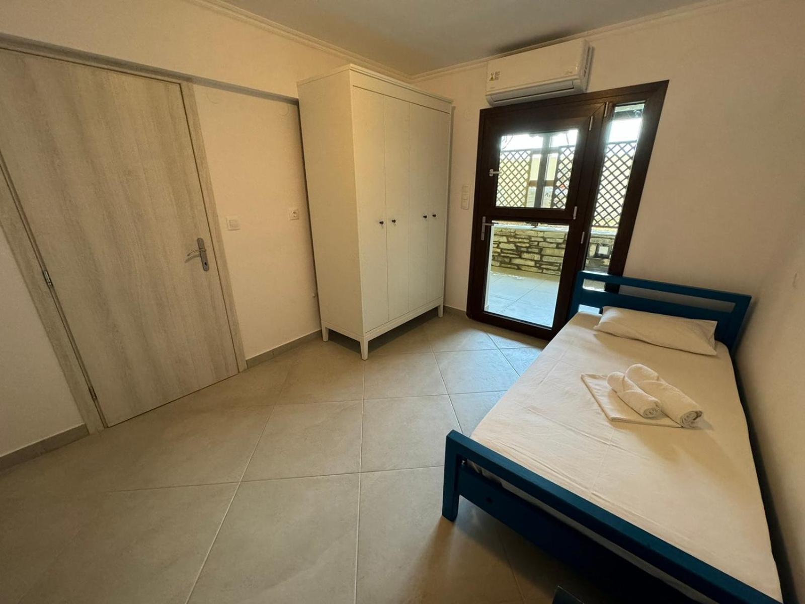 Melina Apartments Никити Екстериор снимка
