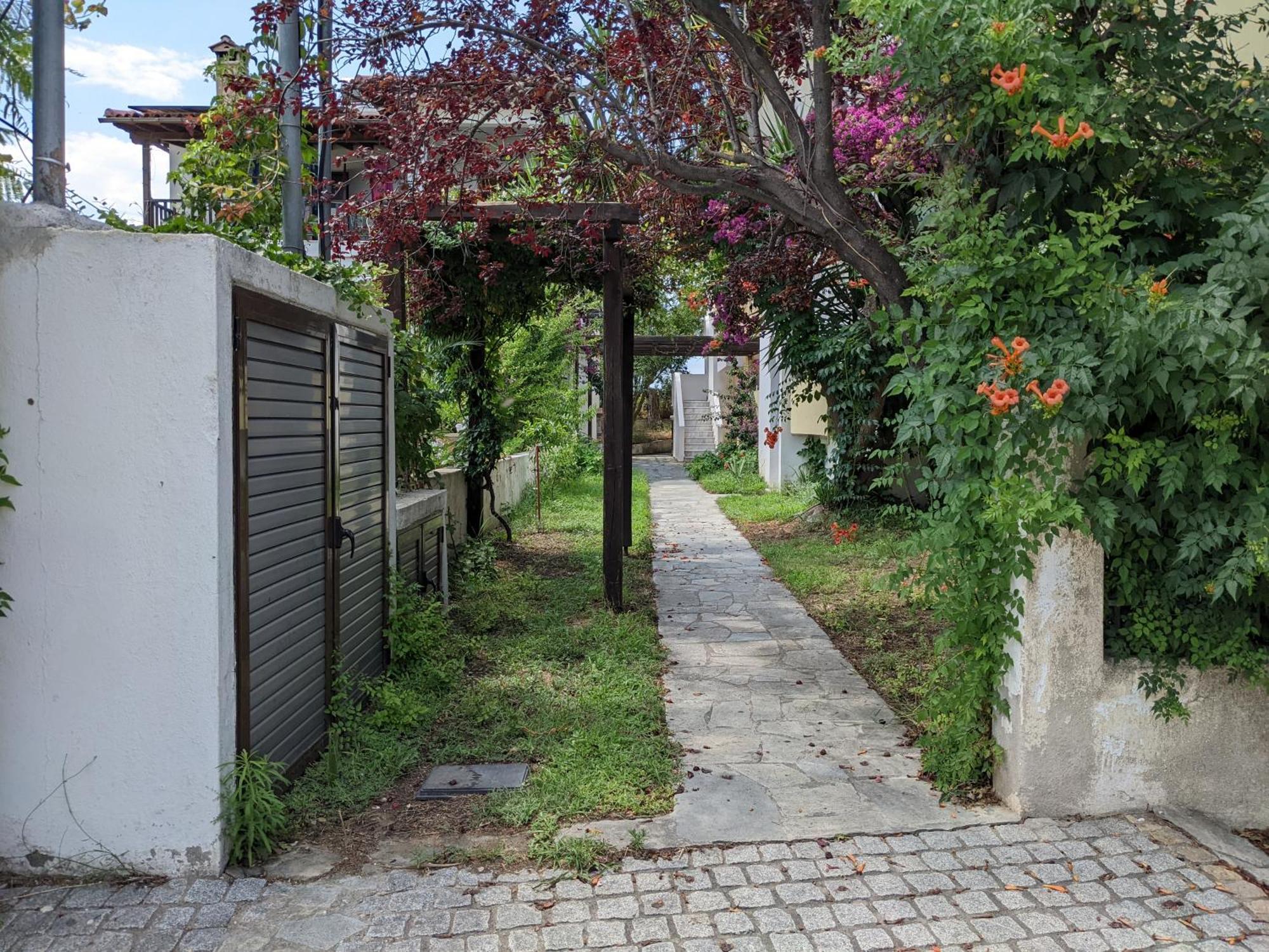 Melina Apartments Никити Екстериор снимка