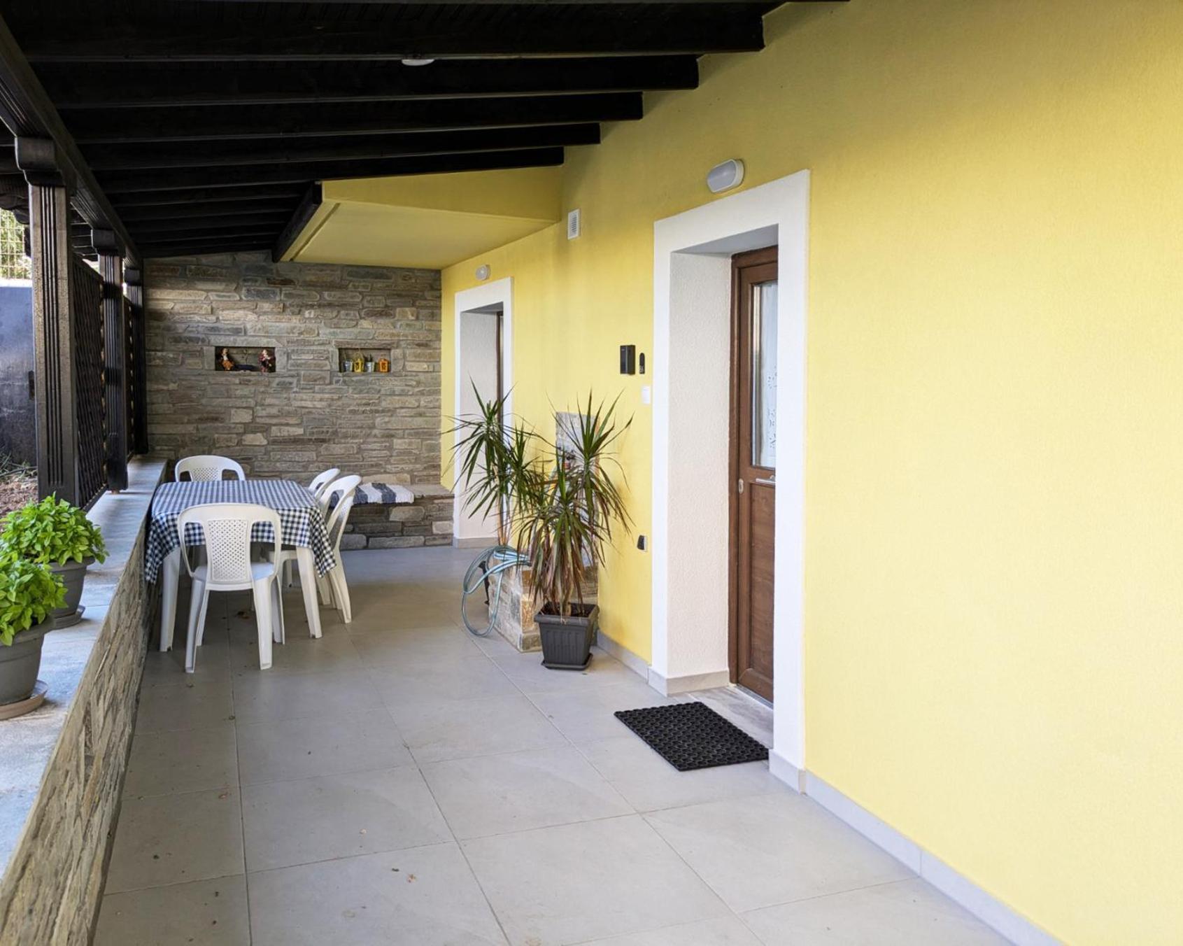 Melina Apartments Никити Екстериор снимка